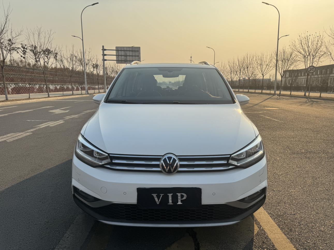 Volkswagen Touran L 2021 280TSI DSG Expand 7 seat