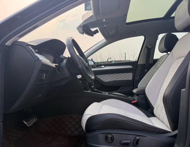 Volkswagen Magotan 2023 200 Units Commemorative 330TSI DSG Luxury