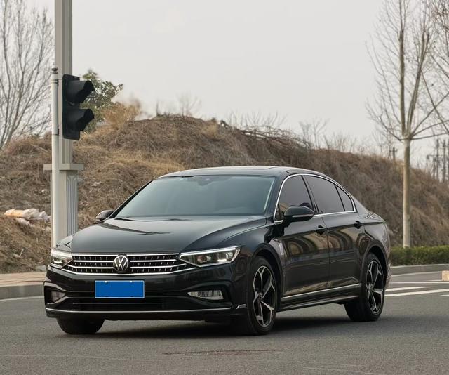 Volkswagen Magotan 2023 200 Units Commemorative 330TSI DSG Luxury