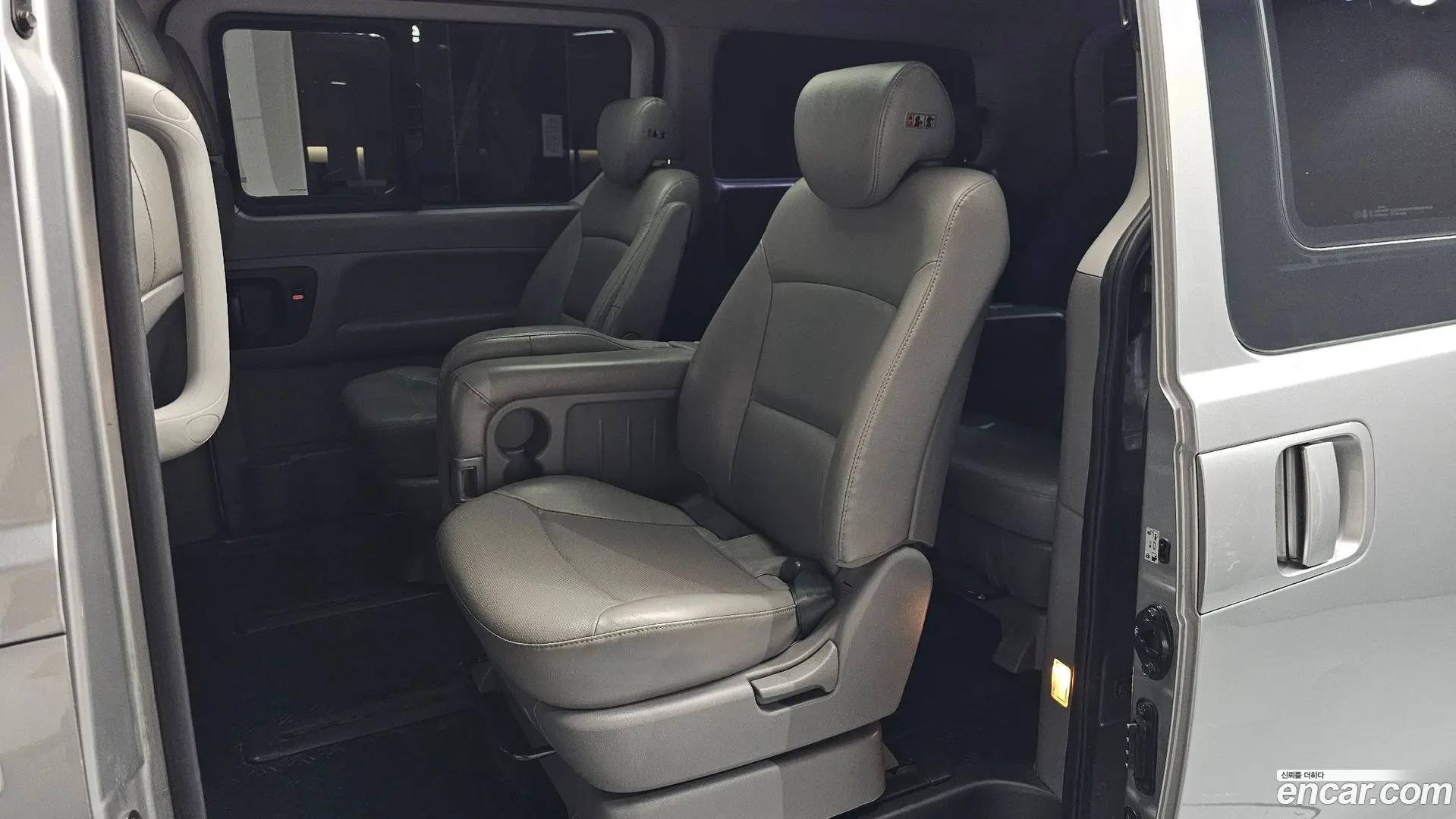 Hyundai Starex Wagon 12-Seater