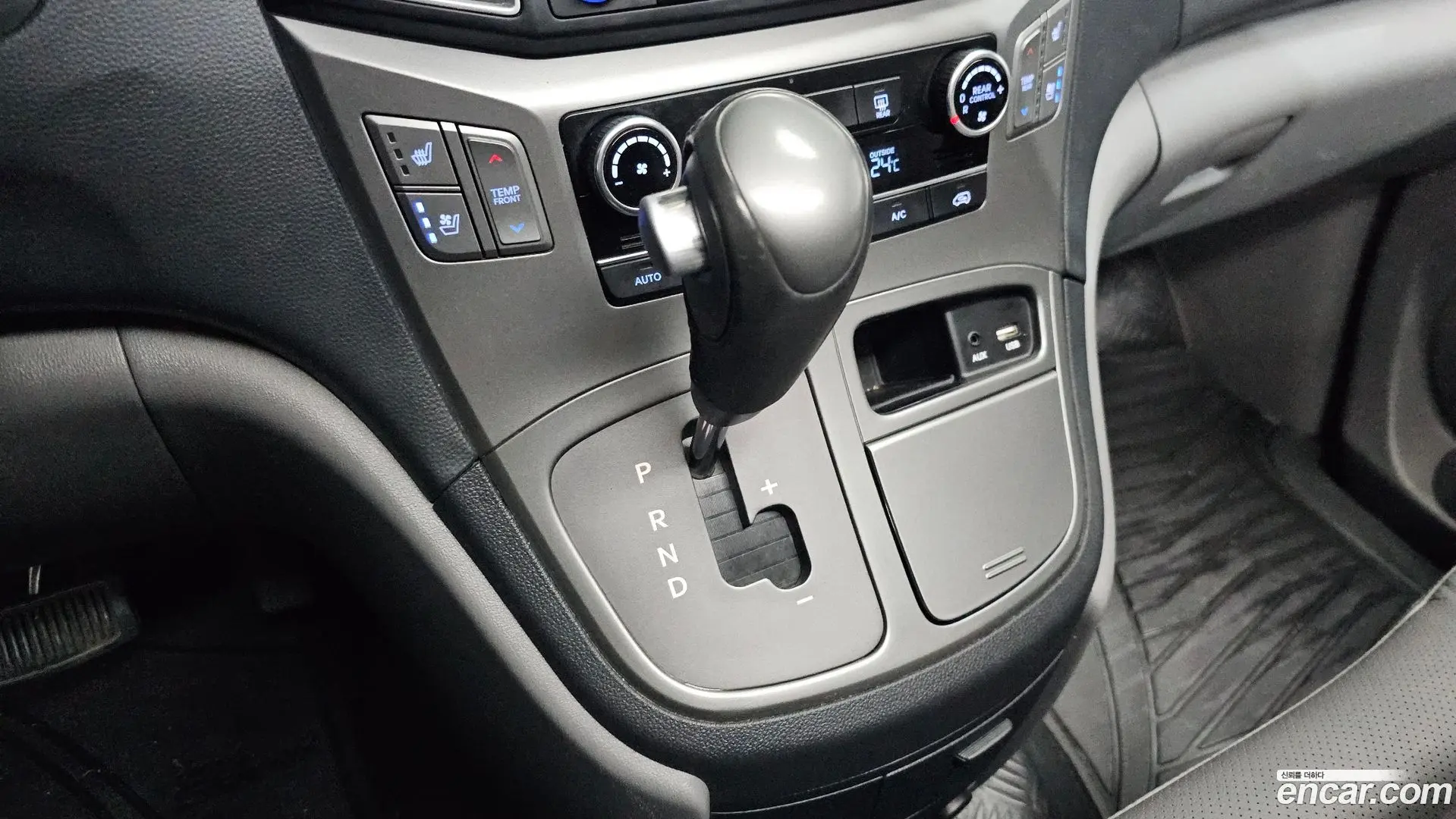 Hyundai Starex Wagon 12-Seater
