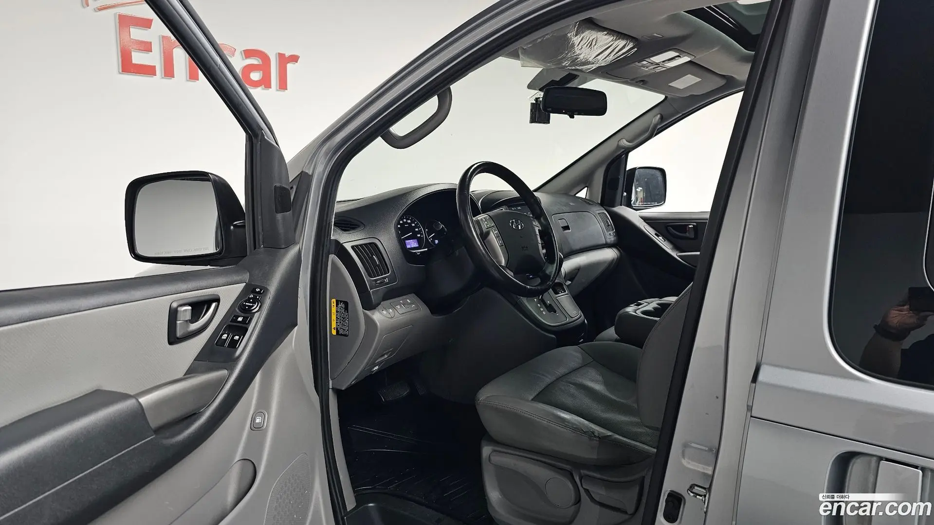 Hyundai Starex Wagon 12-Seater