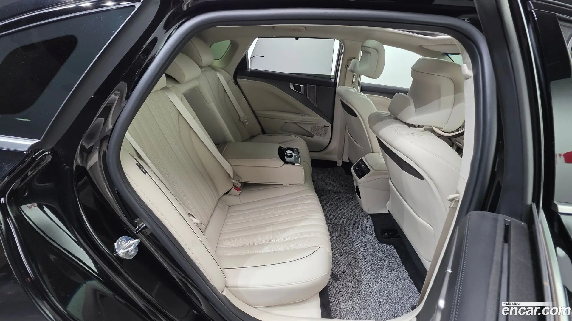 Kia K8 2.5 Gasoline 2WD