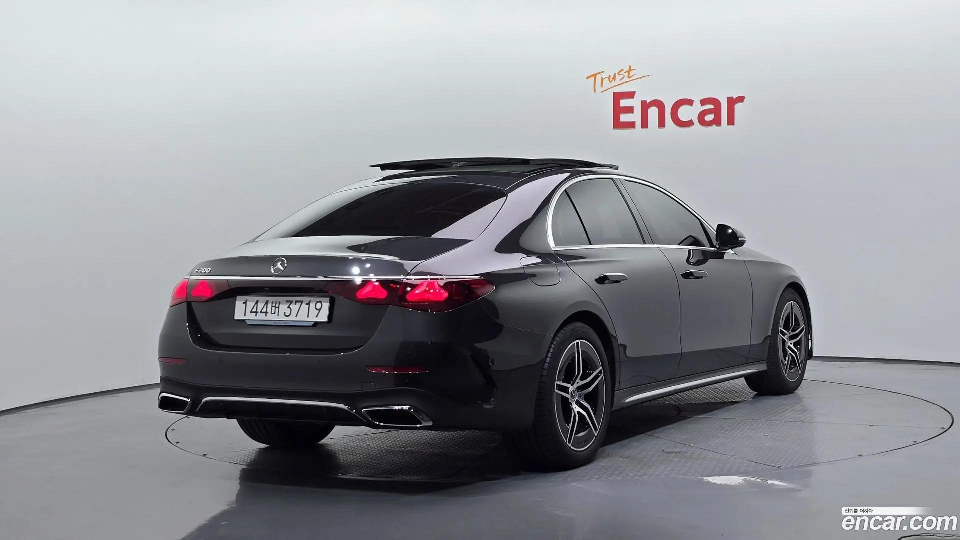 Mercedes-Benz E-Class E200 AMG Line 2024