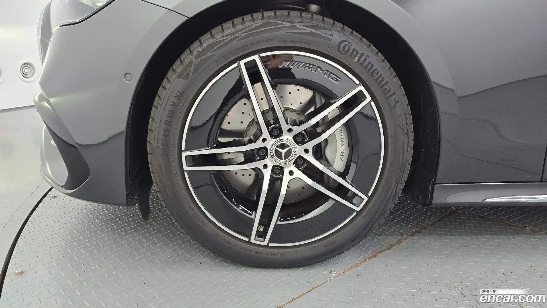 Mercedes-Benz E-Class E200 AMG Line 2024