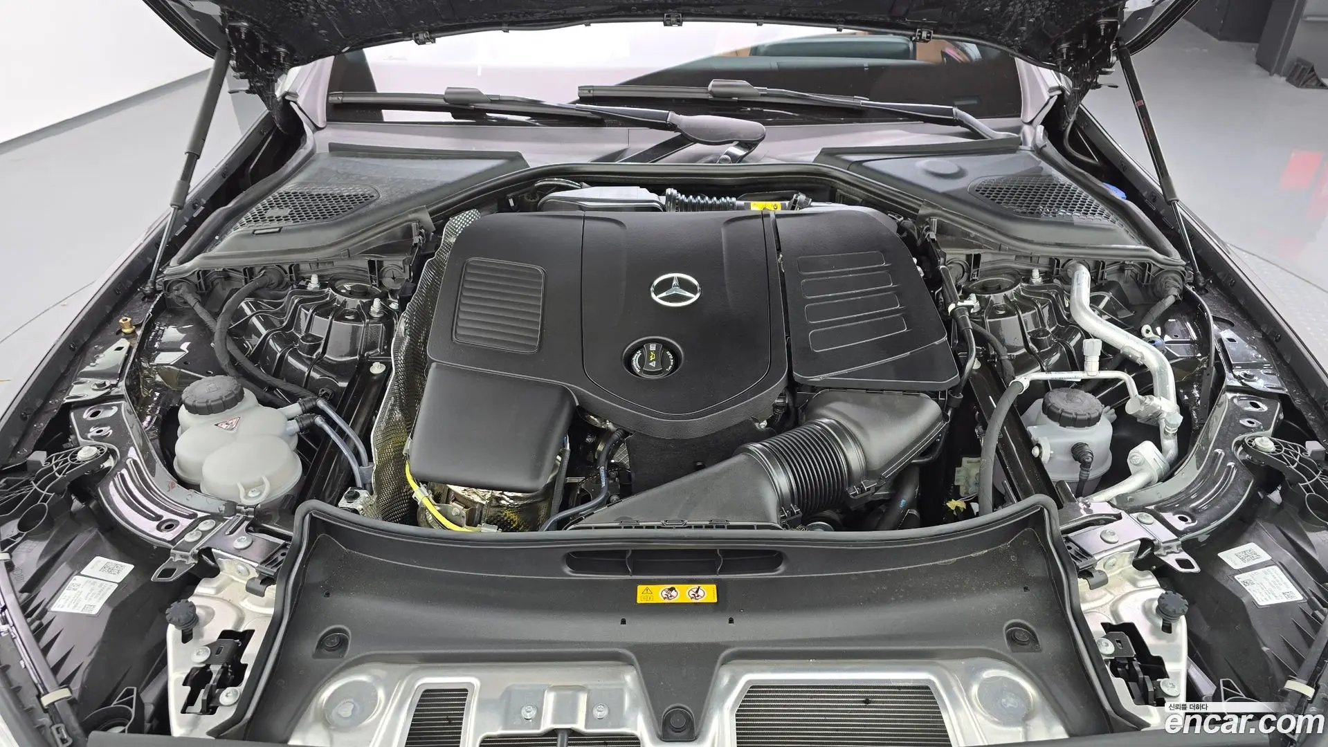 Mercedes-Benz E-Class E200 AMG Line 2024