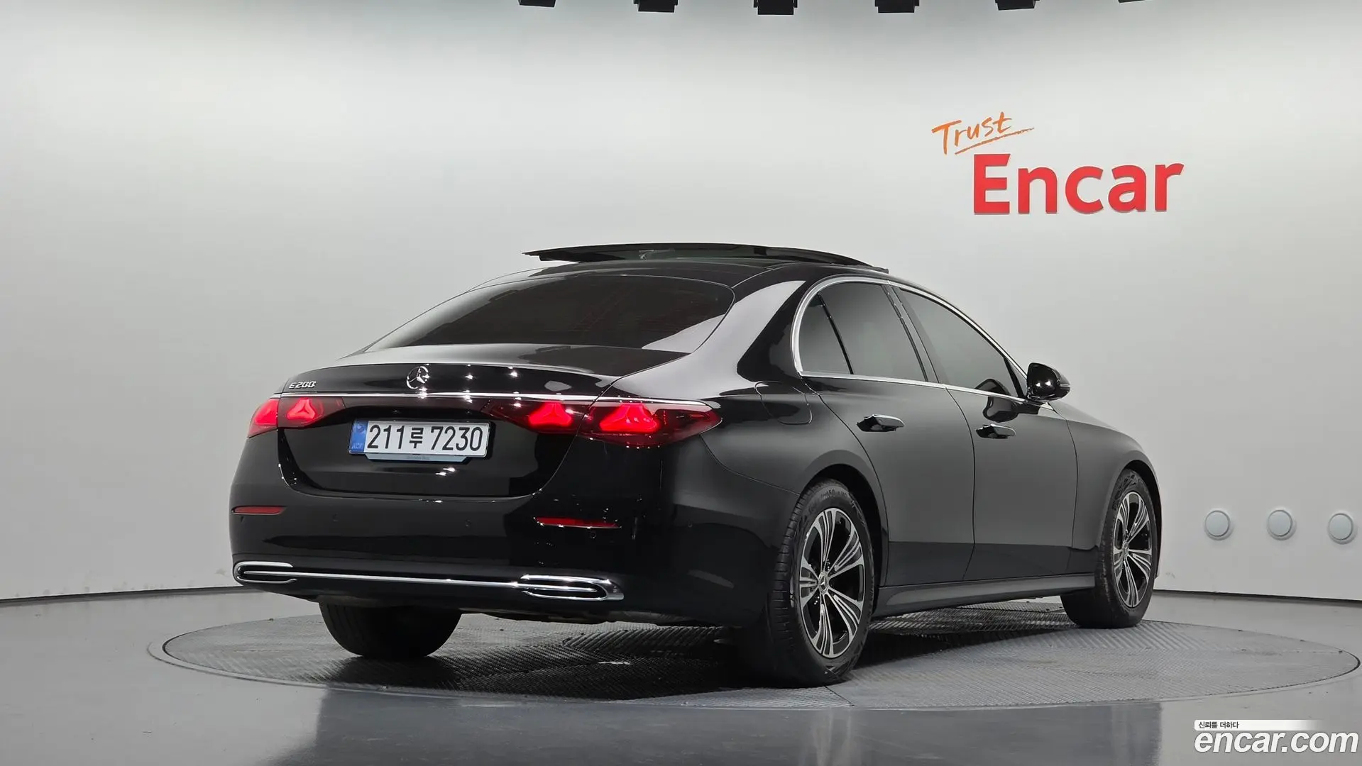 Mercedes-Benz E-Class E200 Avantgarde 2024