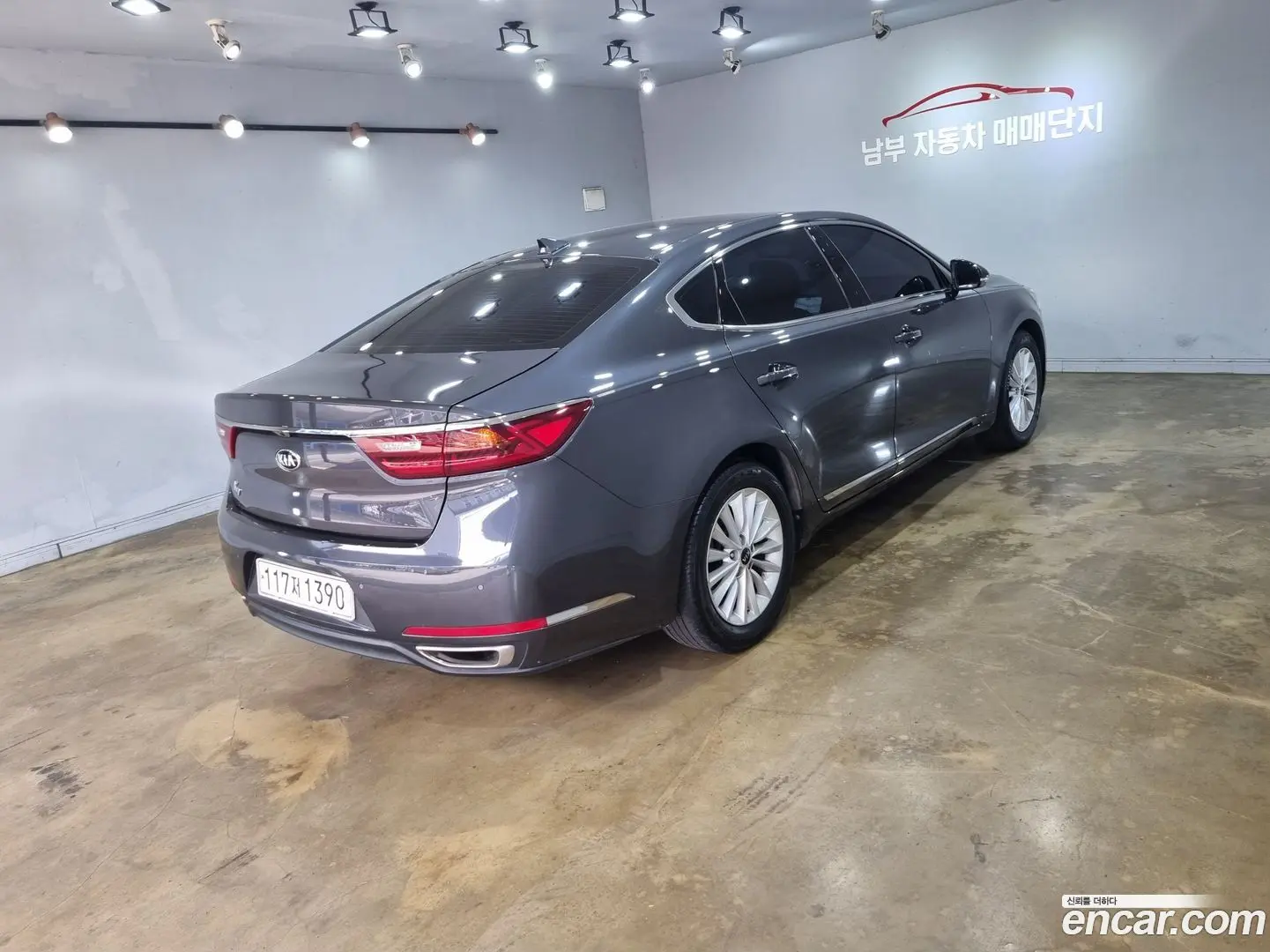 Kia K7 3.0 LPI Luxury (Rental Car)