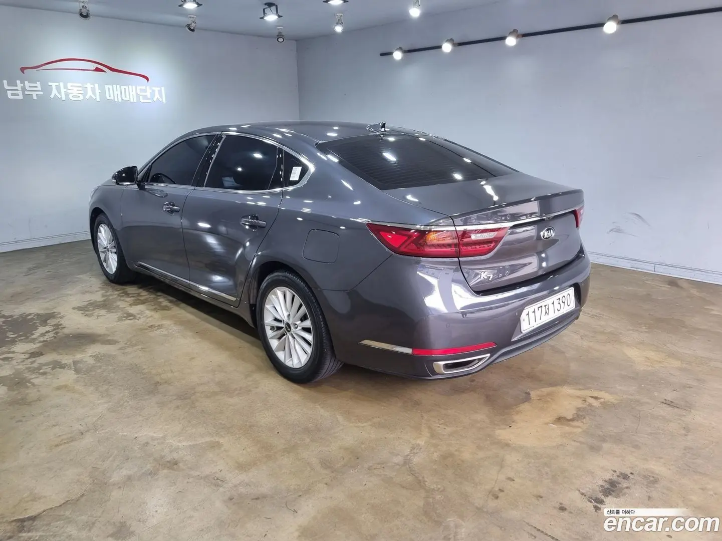Kia K7 3.0 LPI Luxury (Rental Car)