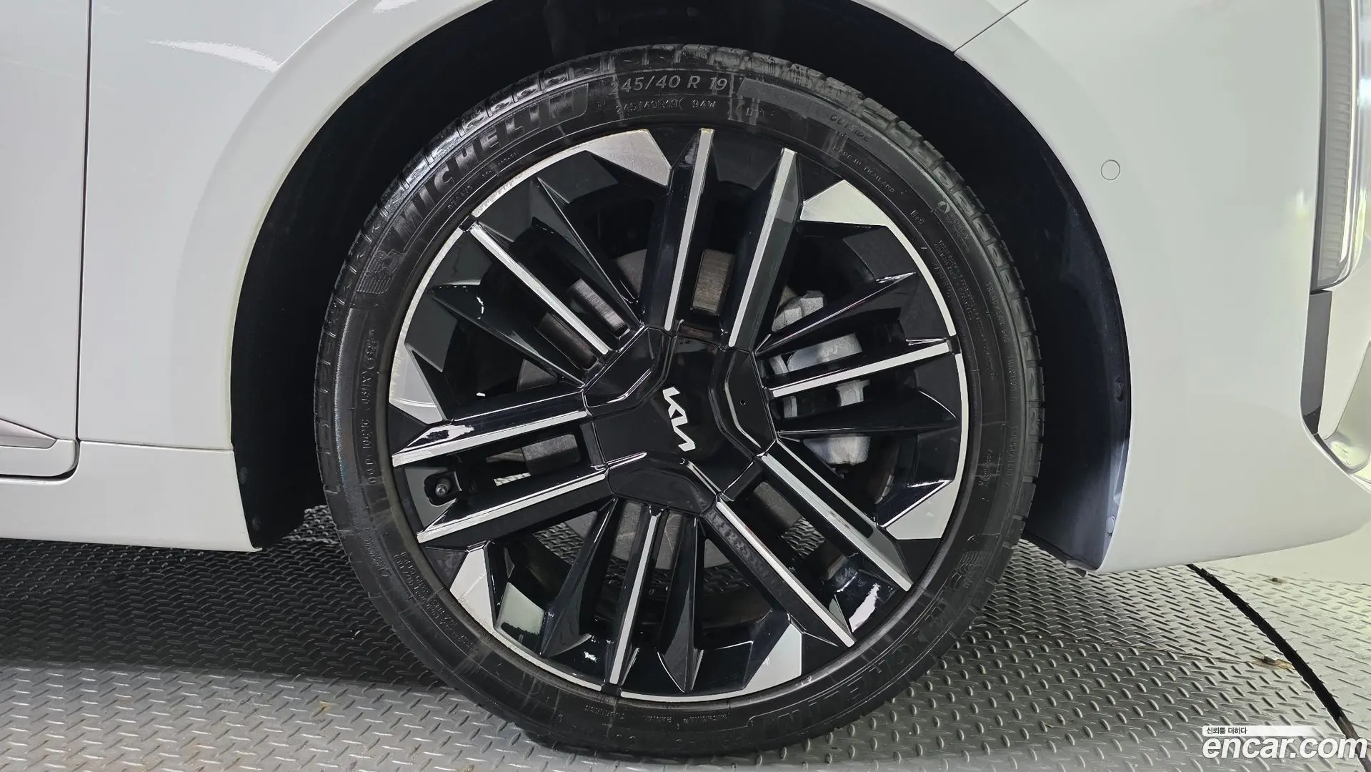 Kia K8 2.5 Gasoline 2WD