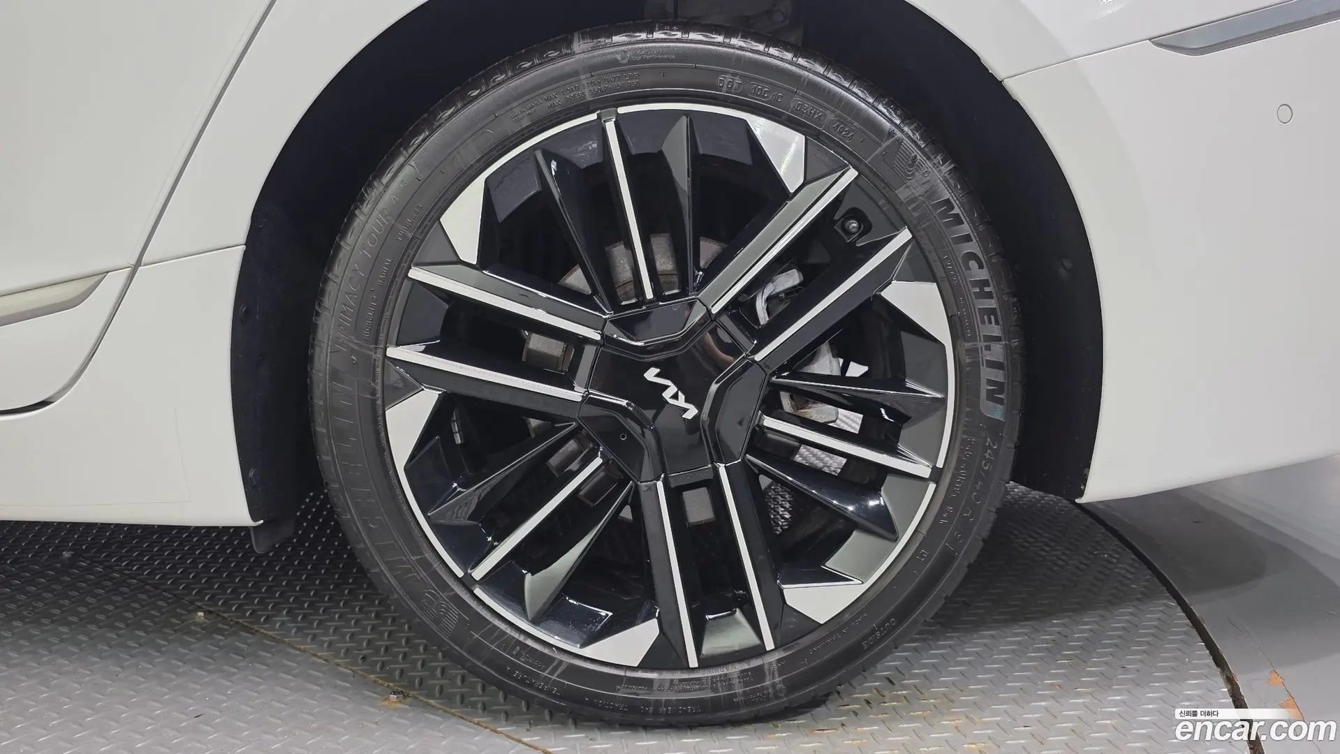 Kia K8 2.5 Gasoline 2WD