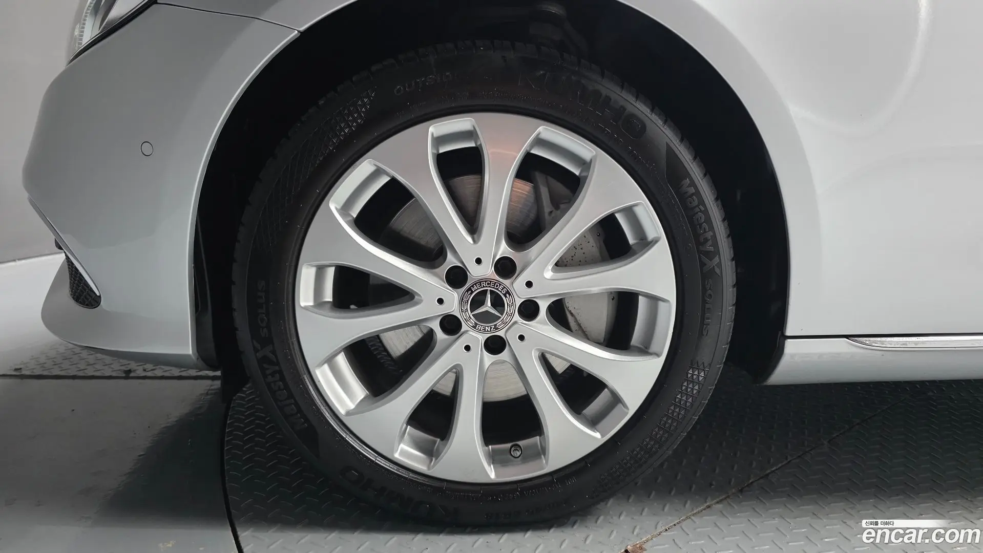 Mercedes-Benz E-Class E300 4MATIC Exclusive 2016