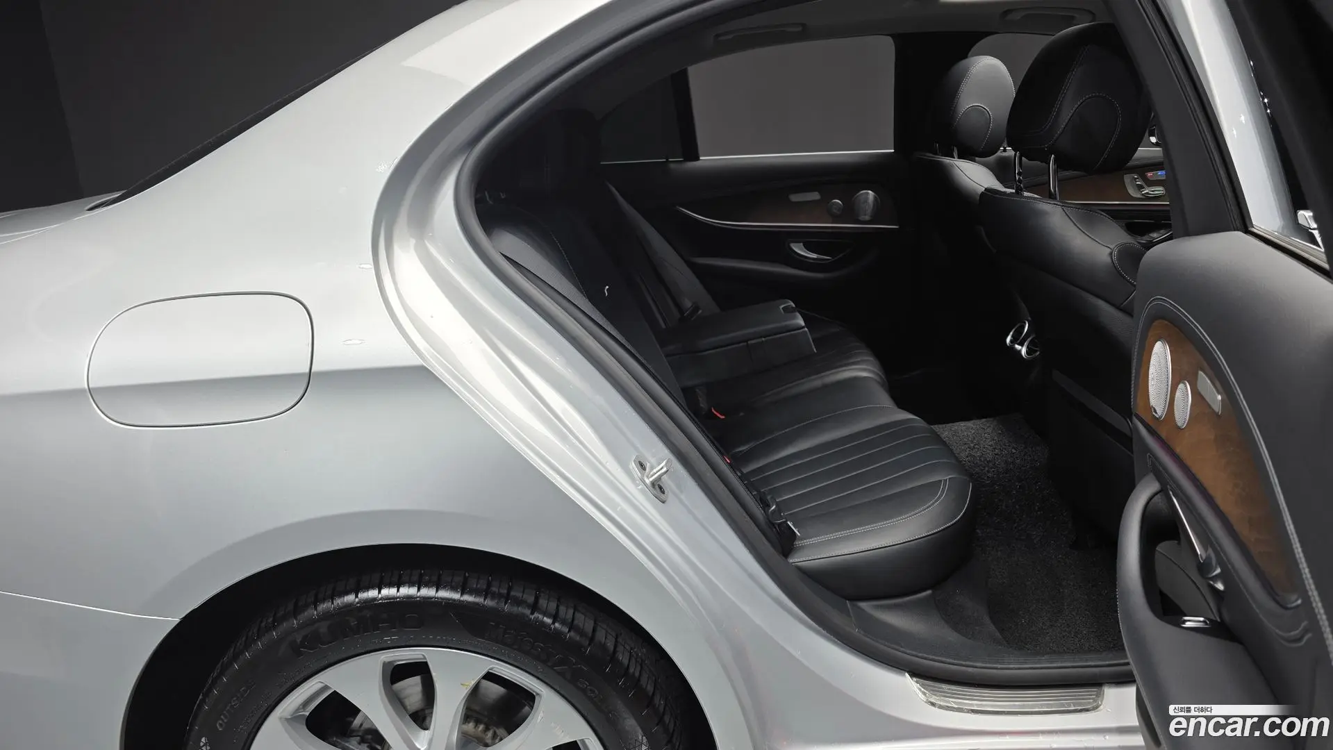 Mercedes-Benz E-Class E300 4MATIC Exclusive 2016