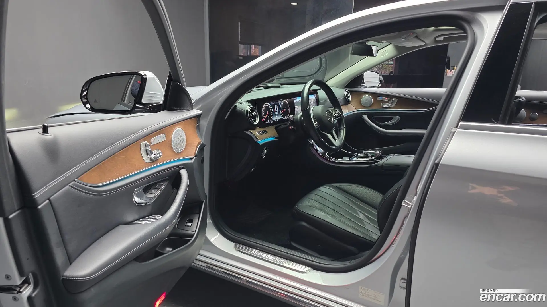 Mercedes-Benz E-Class E300 4MATIC Exclusive 2016