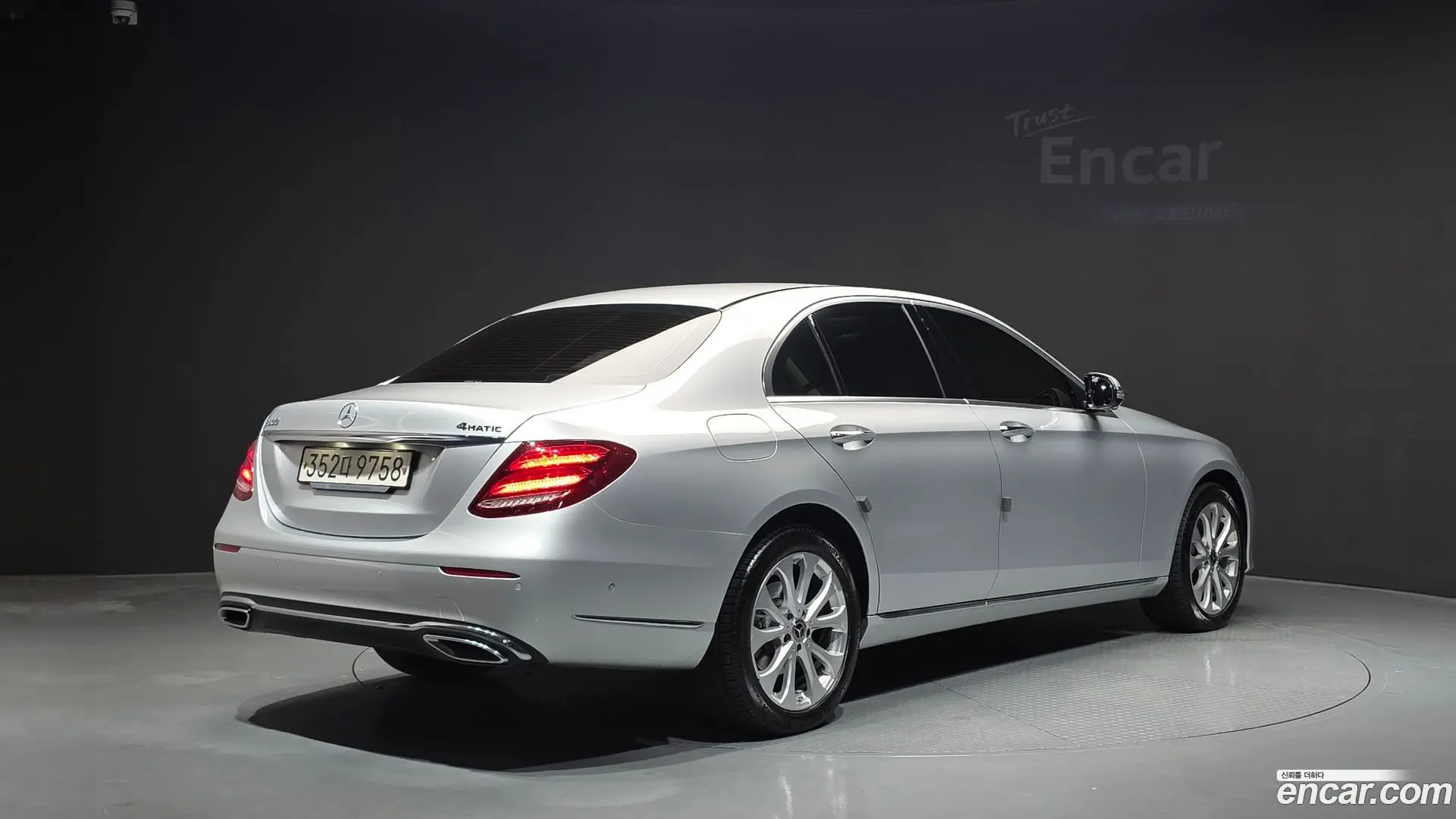 Mercedes-Benz E-Class E300 4MATIC Exclusive 2016