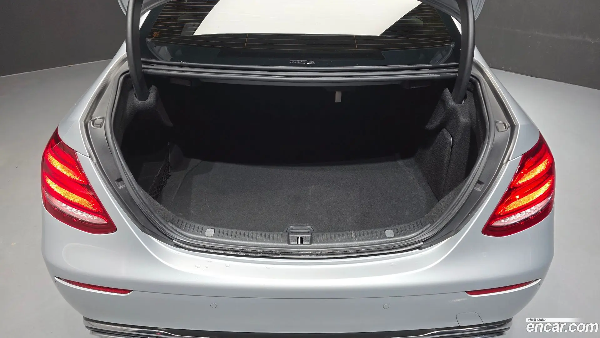 Mercedes-Benz E-Class E300 4MATIC Exclusive 2016