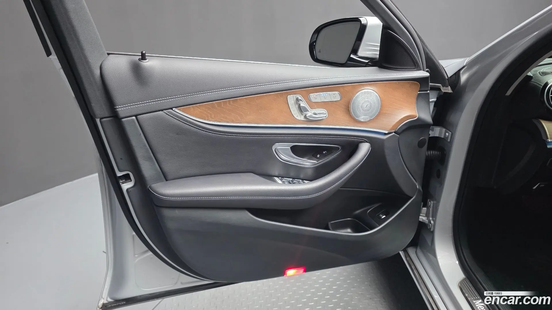 Mercedes-Benz E-Class E300 4MATIC Exclusive 2016