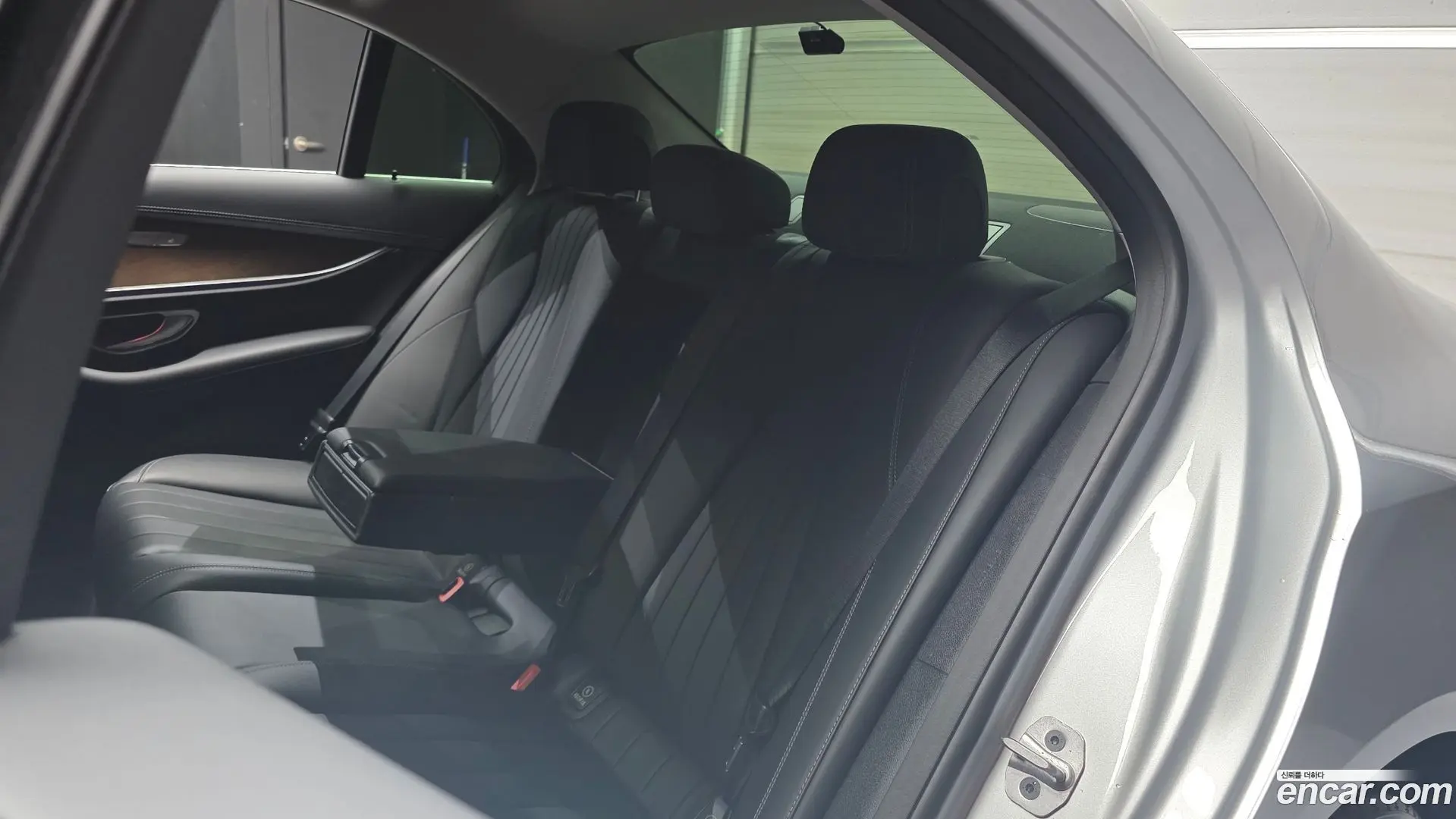 Mercedes-Benz E-Class E300 4MATIC Exclusive 2016