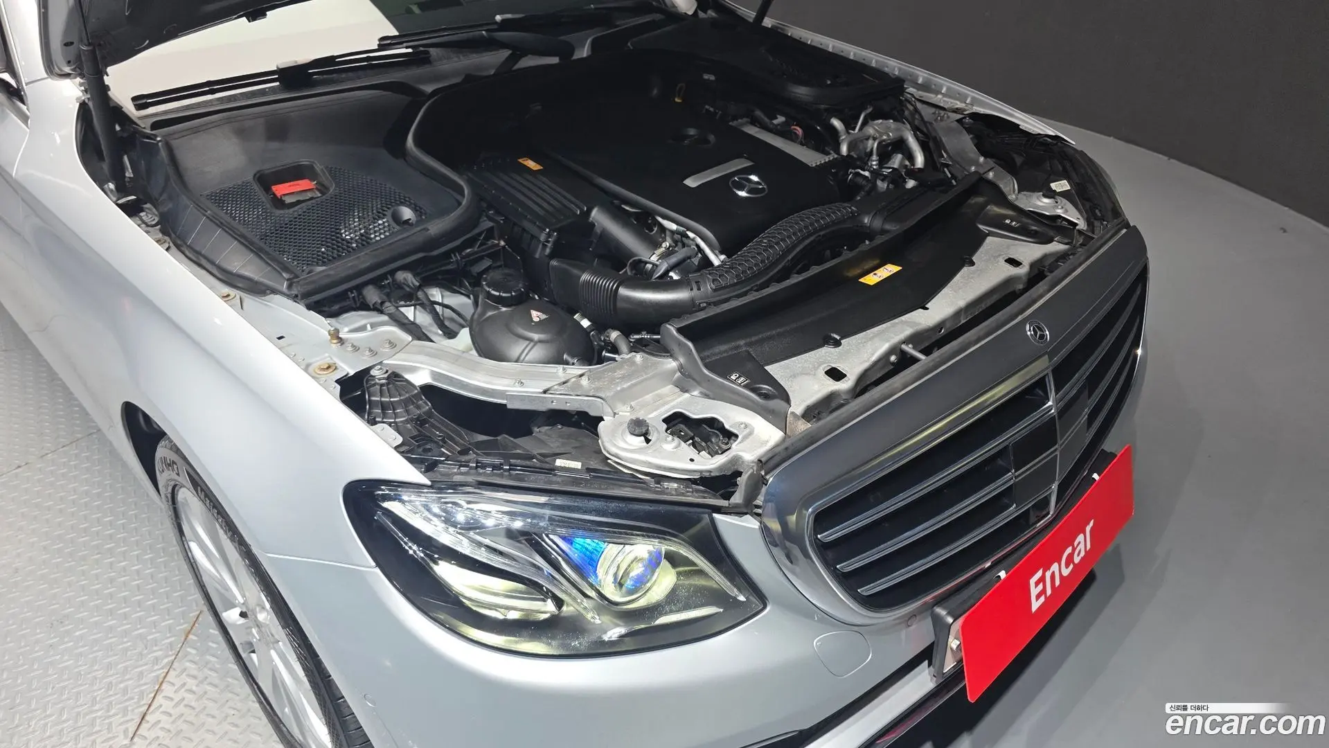 Mercedes-Benz E-Class E300 4MATIC Exclusive 2016