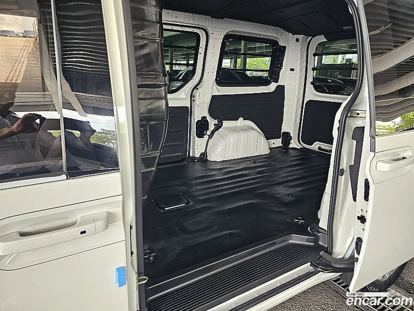 Hyundai Staria L3.5 Cargo 3-Seater