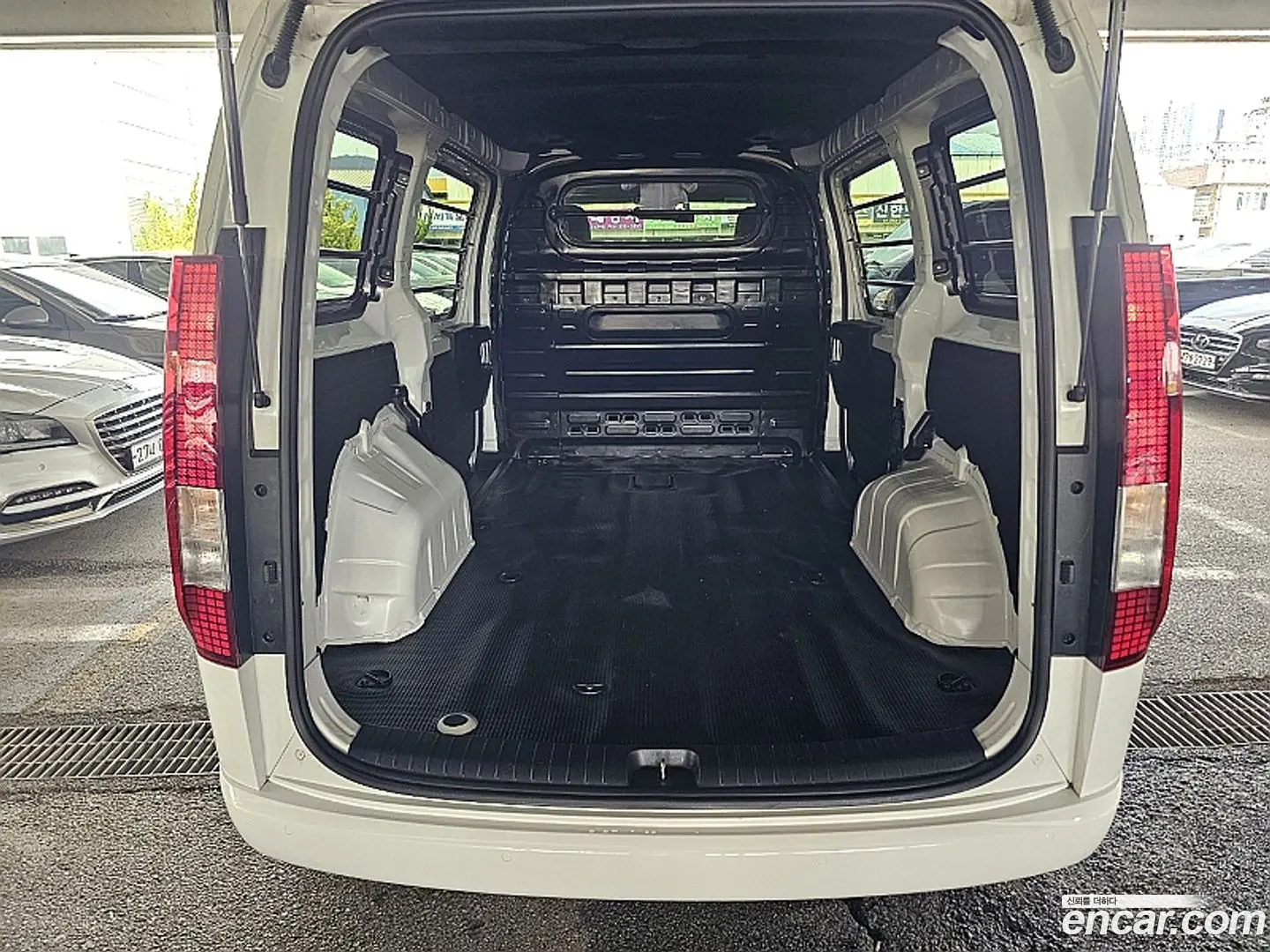 Hyundai Staria L3.5 Cargo 3-Seater