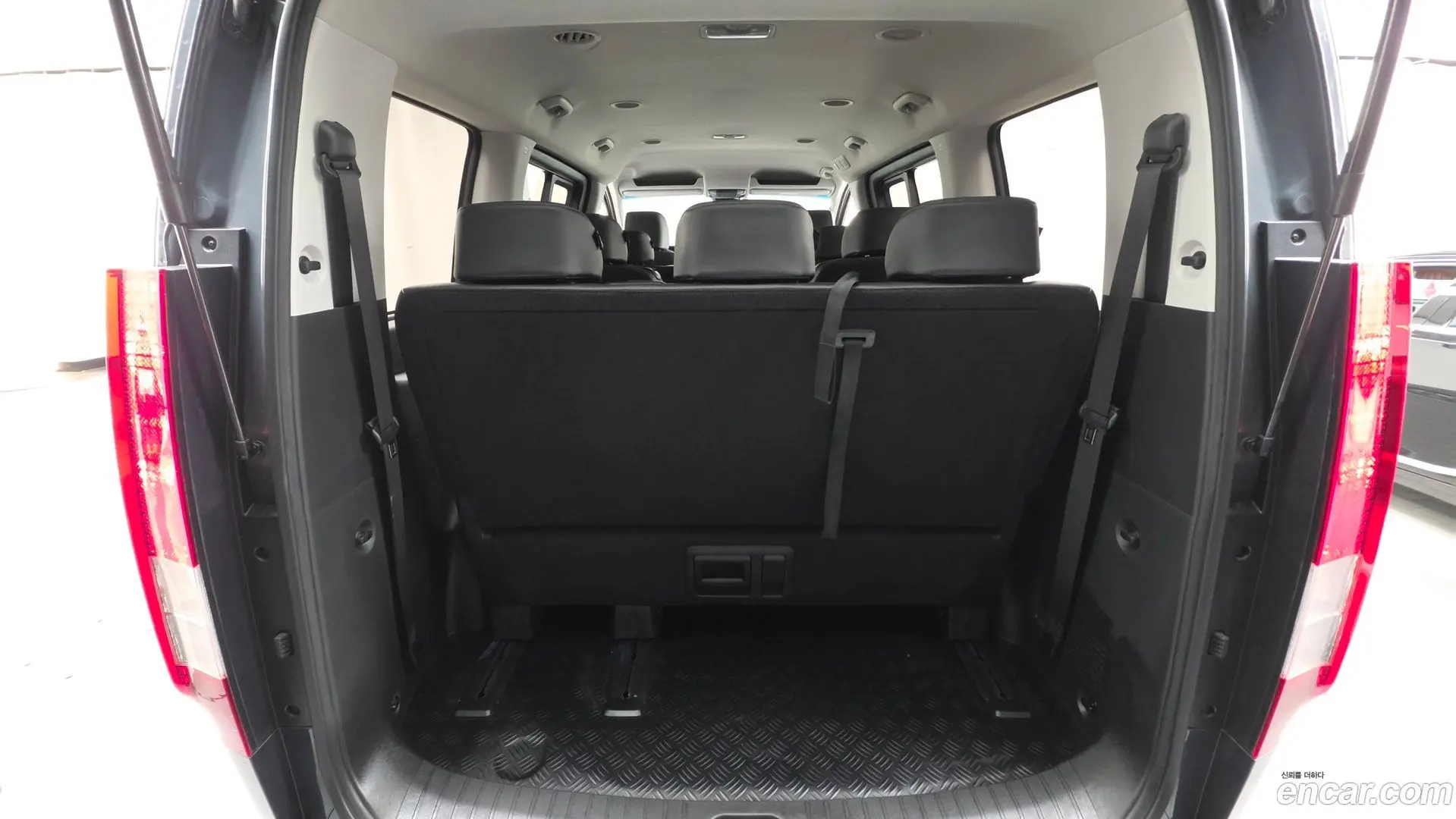 Hyundai Staria L3.5 Tourer 11-Seater