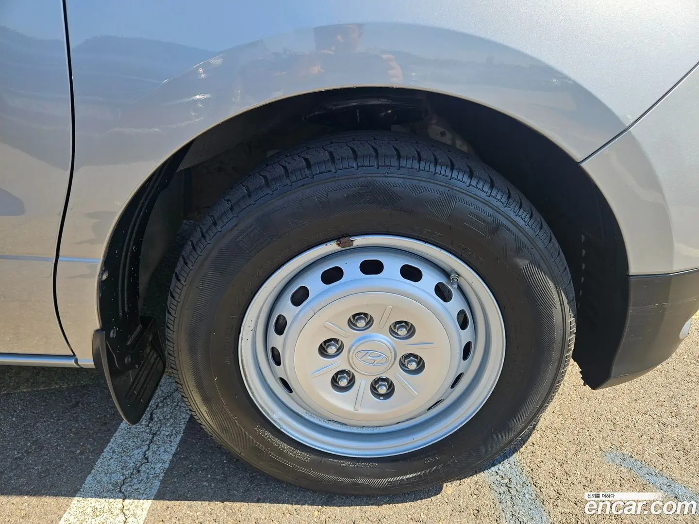 Hyundai Starex Van 3-Seater