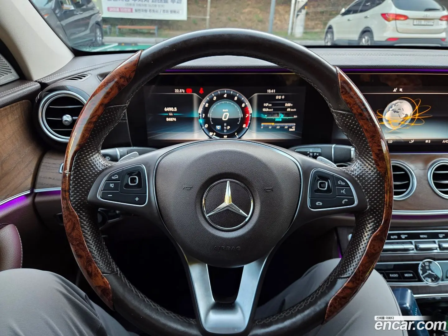 Mercedes-Benz E-Class E300 4MATIC Exclusive 2016