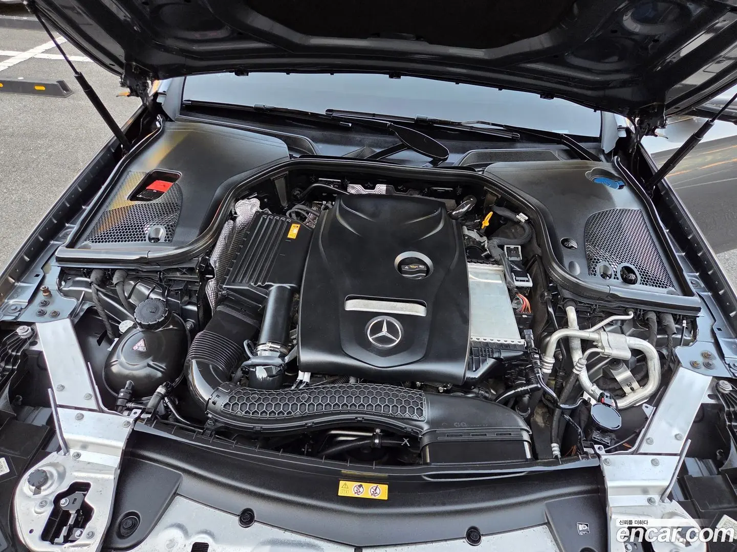 Mercedes-Benz E-Class E300 4MATIC Exclusive 2016