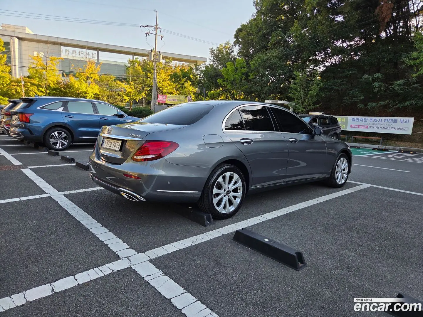 Mercedes-Benz E-Class E300 4MATIC Exclusive 2016
