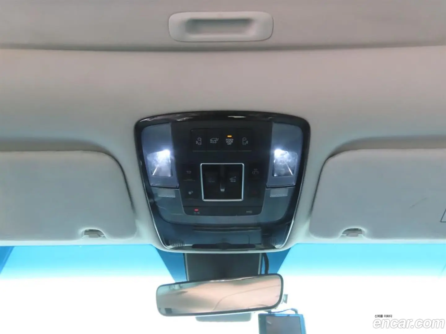 Hyundai Staria Lounge 9-Seater 2021
