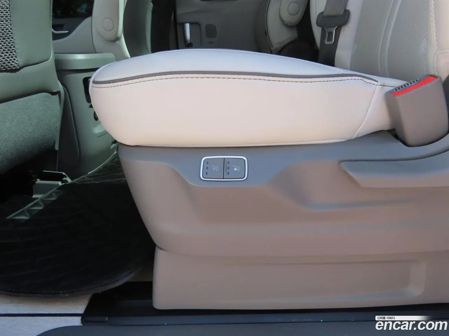 Hyundai Staria Lounge 9-Seater 2021