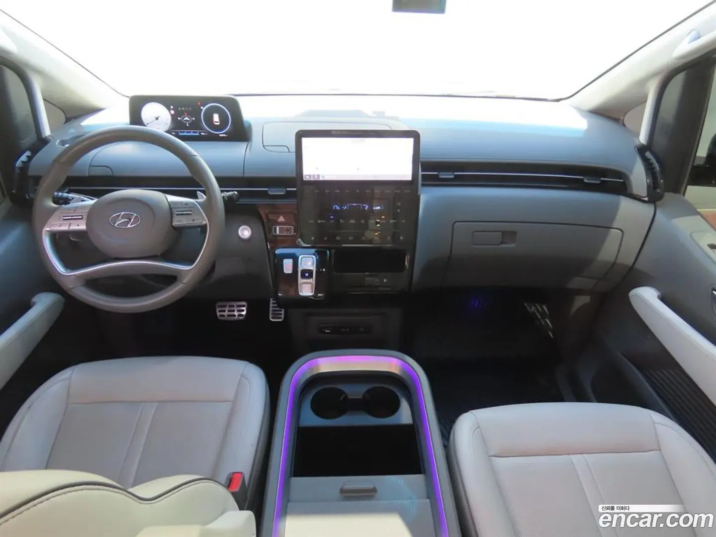 Hyundai Staria Lounge 9-Seater 2021