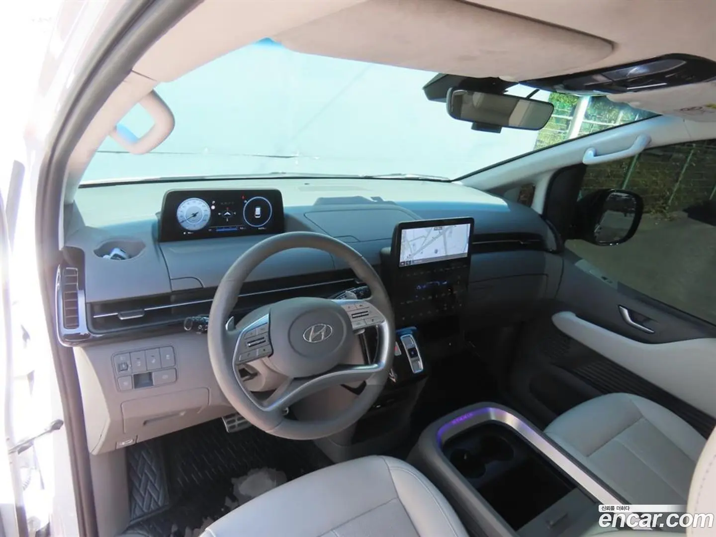 Hyundai Staria Lounge 9-Seater 2021