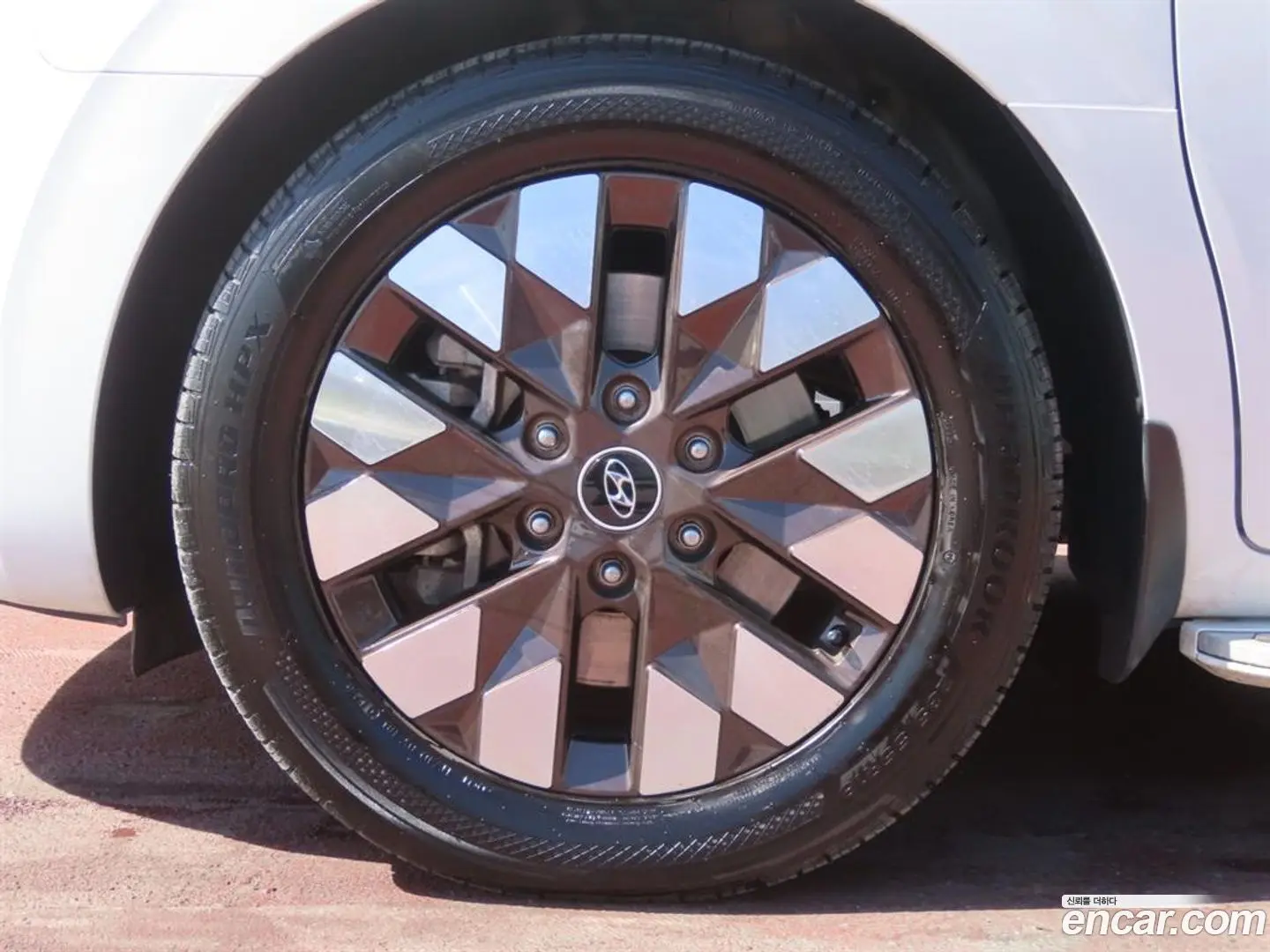 Hyundai Staria Lounge 9-Seater 2021