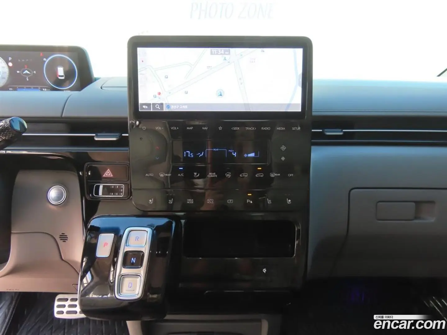 Hyundai Staria Lounge 9-Seater 2021