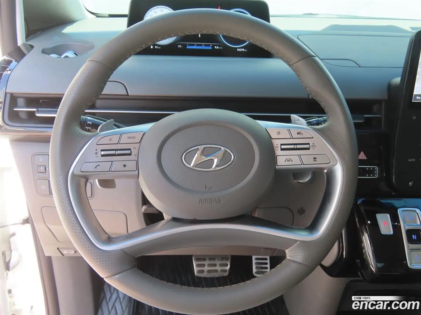 Hyundai Staria Lounge 9-Seater 2021