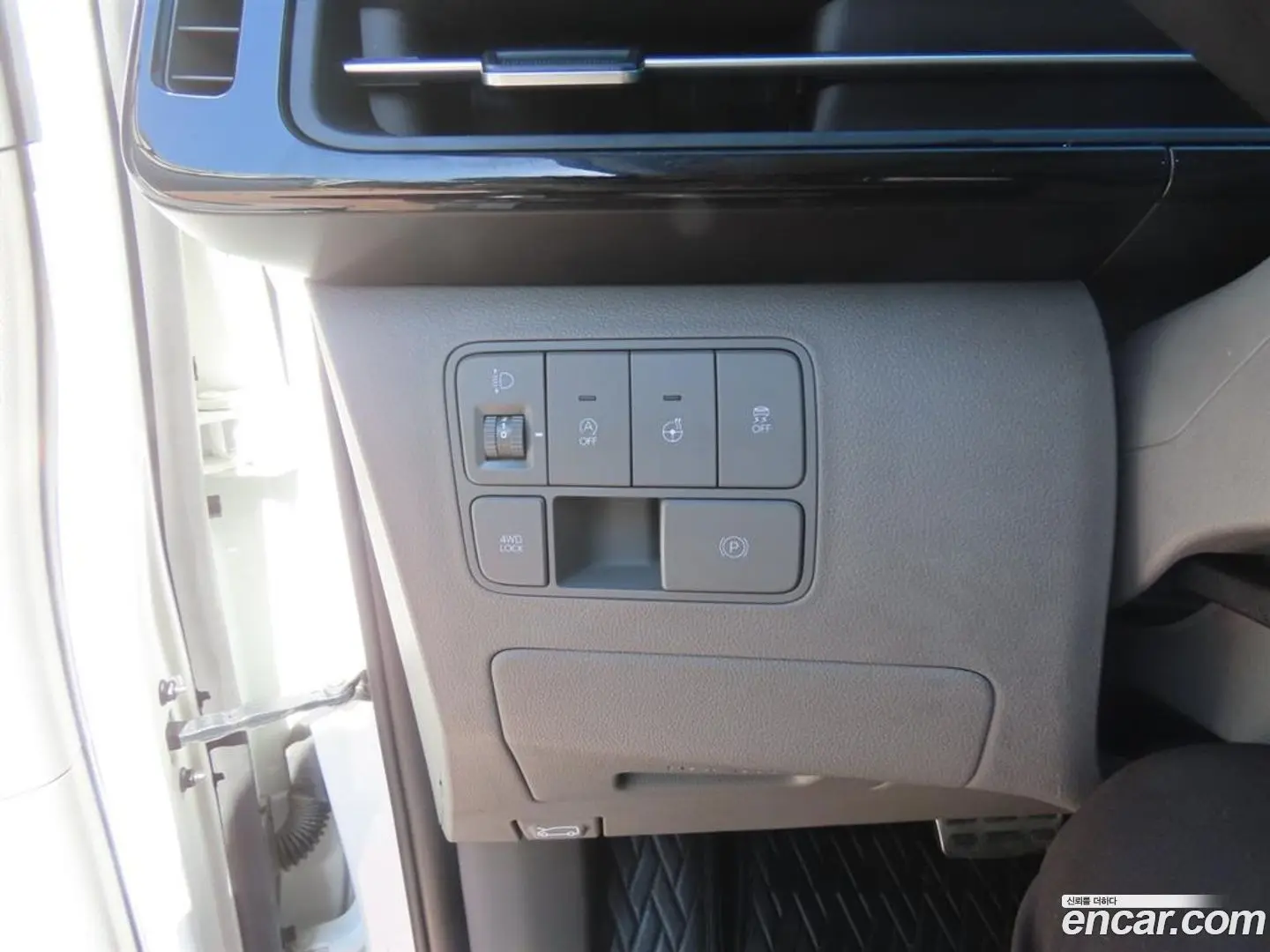 Hyundai Staria Lounge 9-Seater 2021