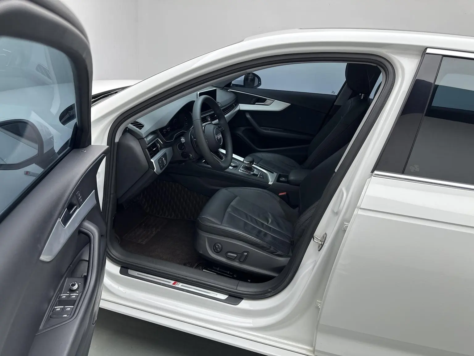 Audi A4L 2019 40 TFSI Fashion China V