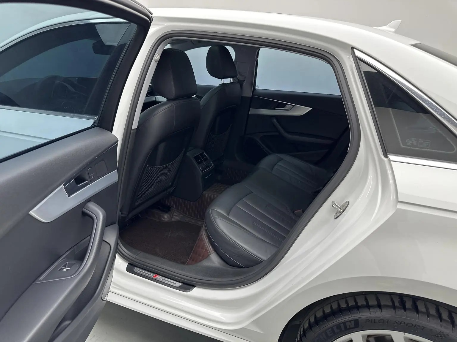 Audi A4L 2019 40 TFSI Fashion China V