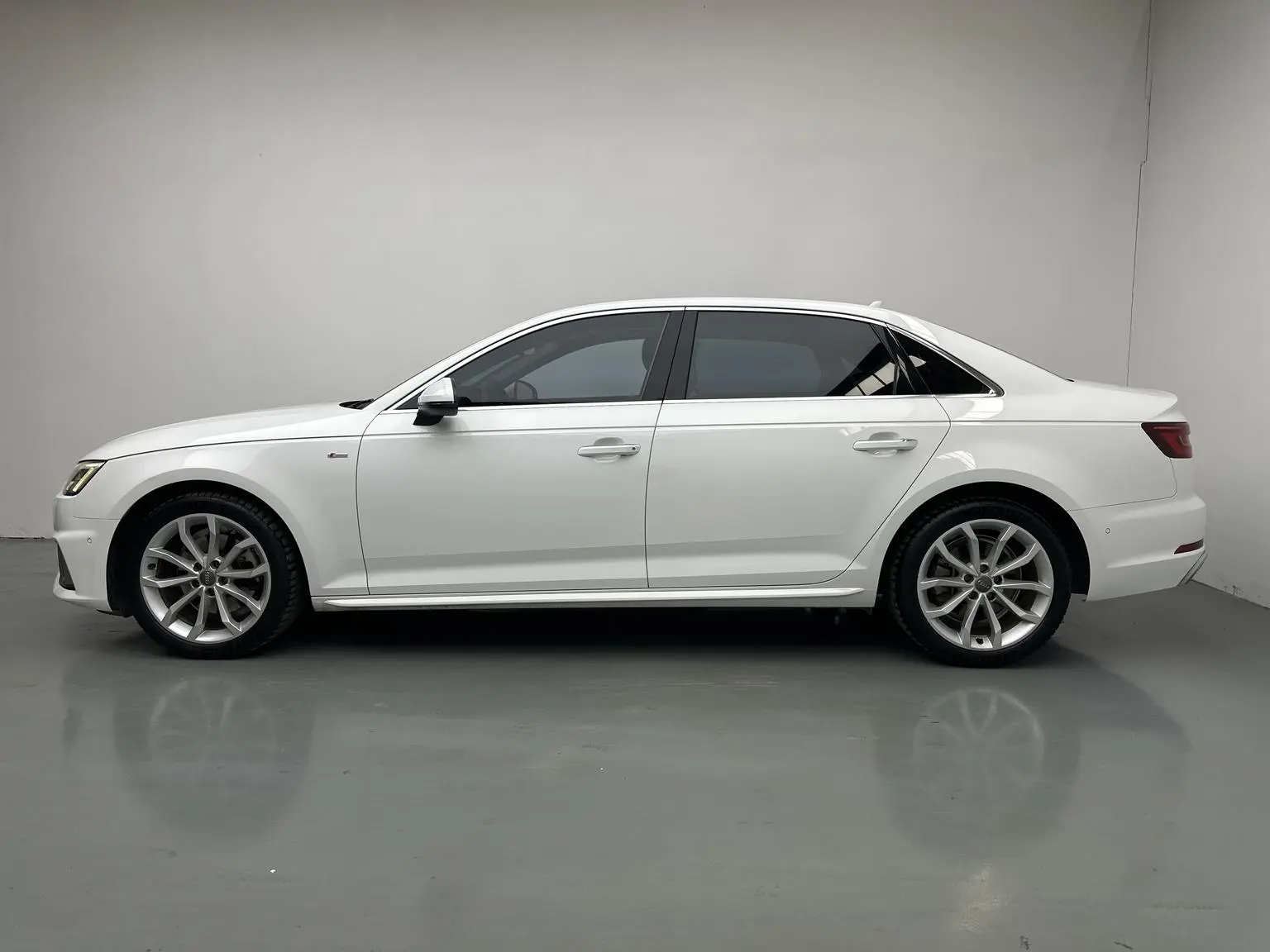 Audi A4L 2019 40 TFSI Fashion China V