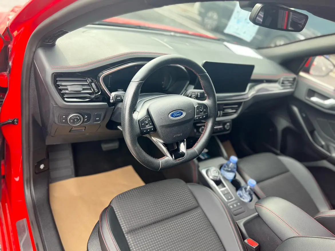 Ford Focus 2021 Sedan EcoBoost 180 Auto ST Line