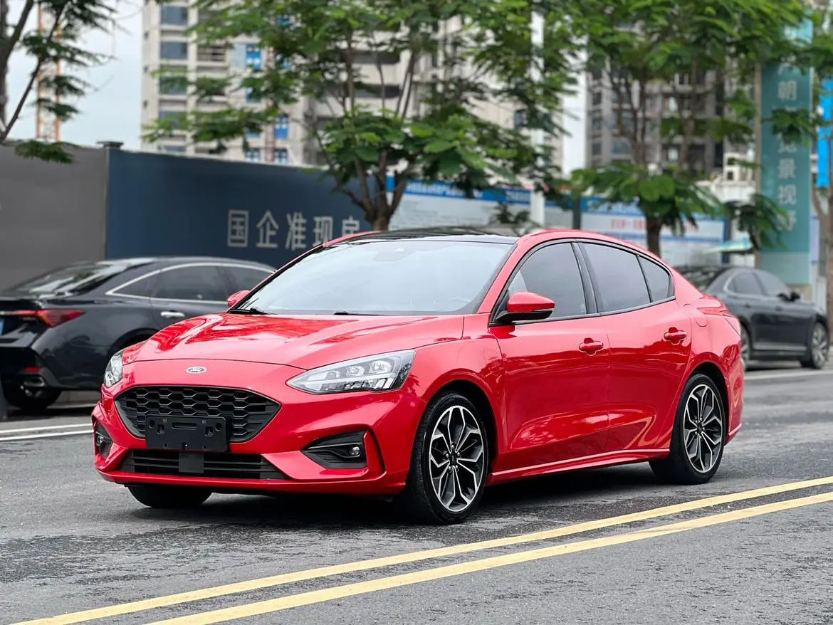 Ford Focus 2021 Sedan EcoBoost 180 Auto ST Line