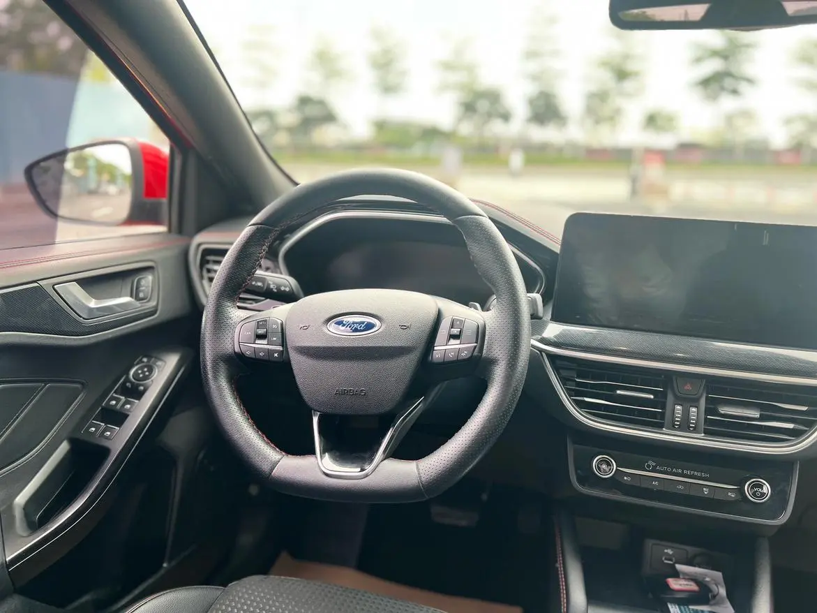 Ford Focus 2021 Sedan EcoBoost 180 Auto ST Line