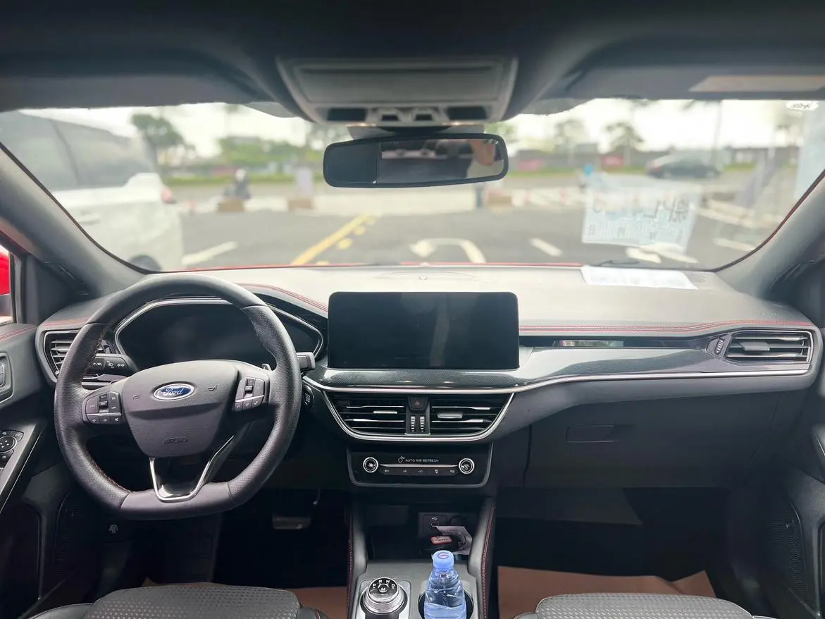 Ford Focus 2021 Sedan EcoBoost 180 Auto ST Line