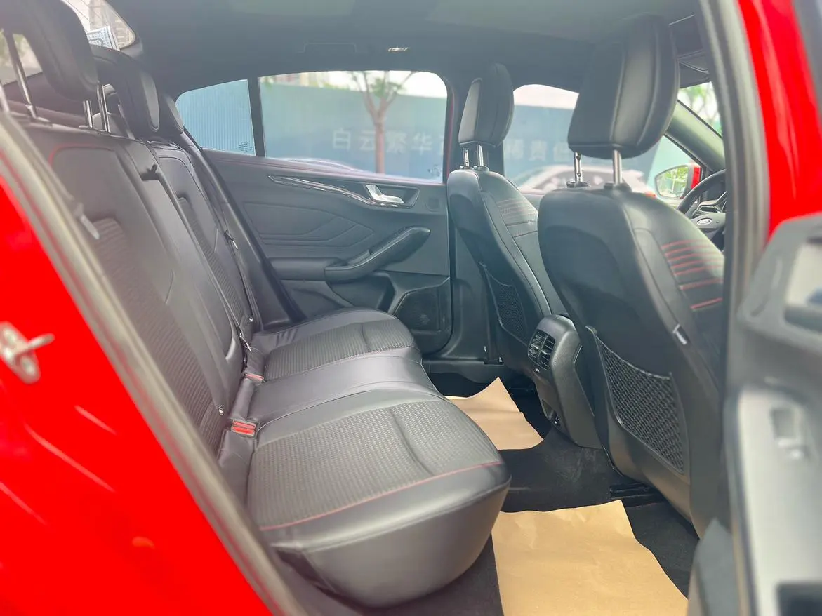 Ford Focus 2021 Sedan EcoBoost 180 Auto ST Line