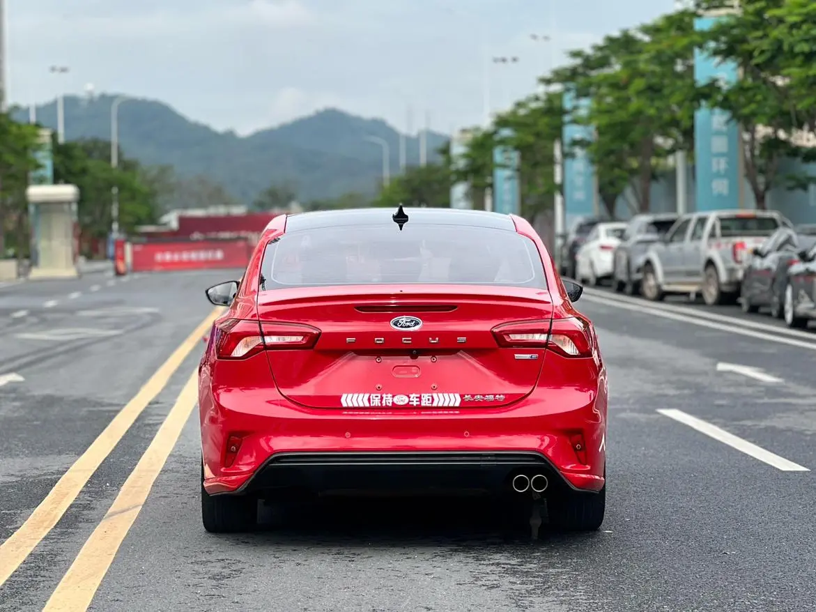 Ford Focus 2021 Sedan EcoBoost 180 Auto ST Line