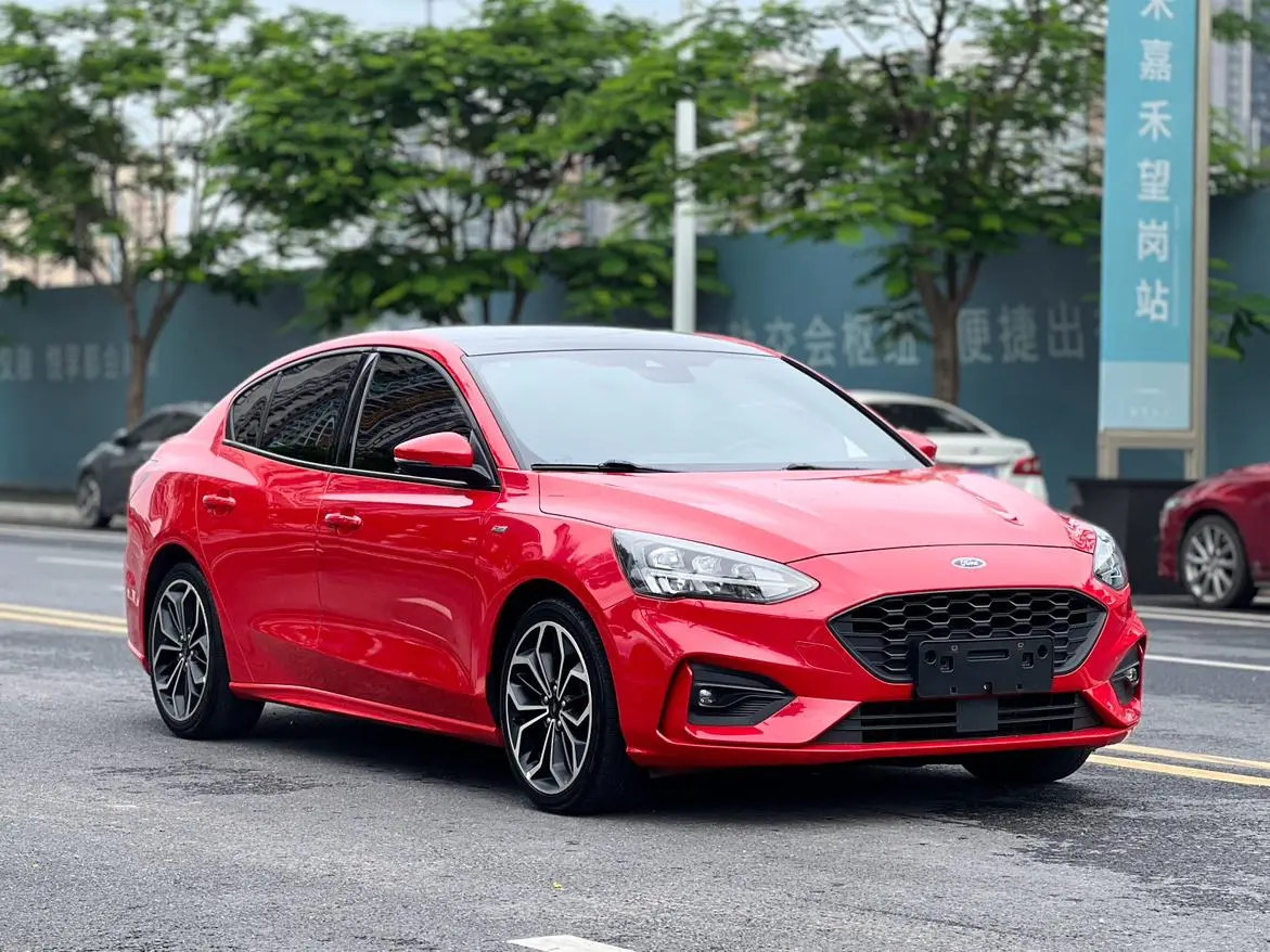 Ford Focus 2021 Sedan EcoBoost 180 Auto ST Line
