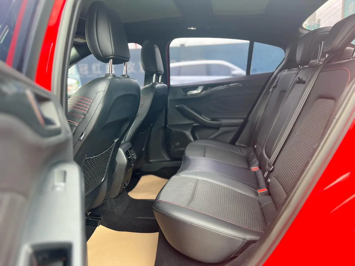 Ford Focus 2021 Sedan EcoBoost 180 Auto ST Line