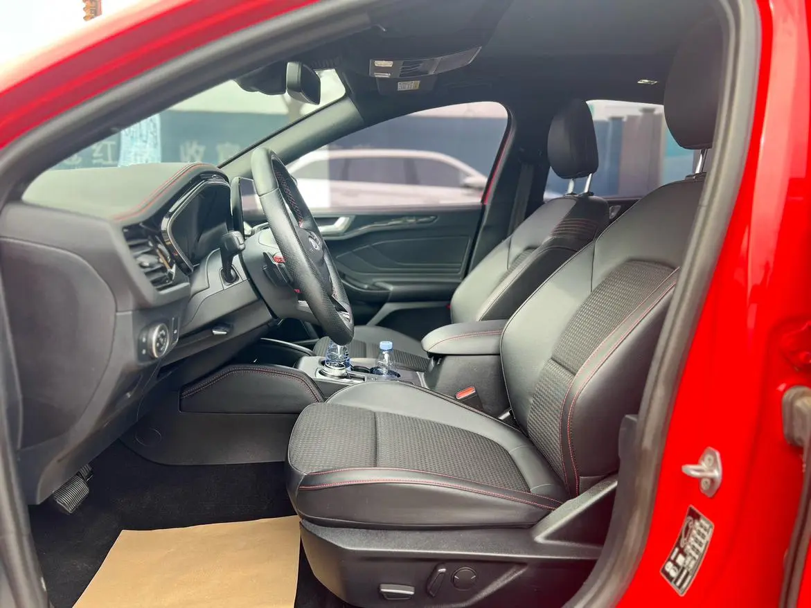 Ford Focus 2021 Sedan EcoBoost 180 Auto ST Line